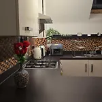 Modern Beautiful Luxury Coach House Free Parking